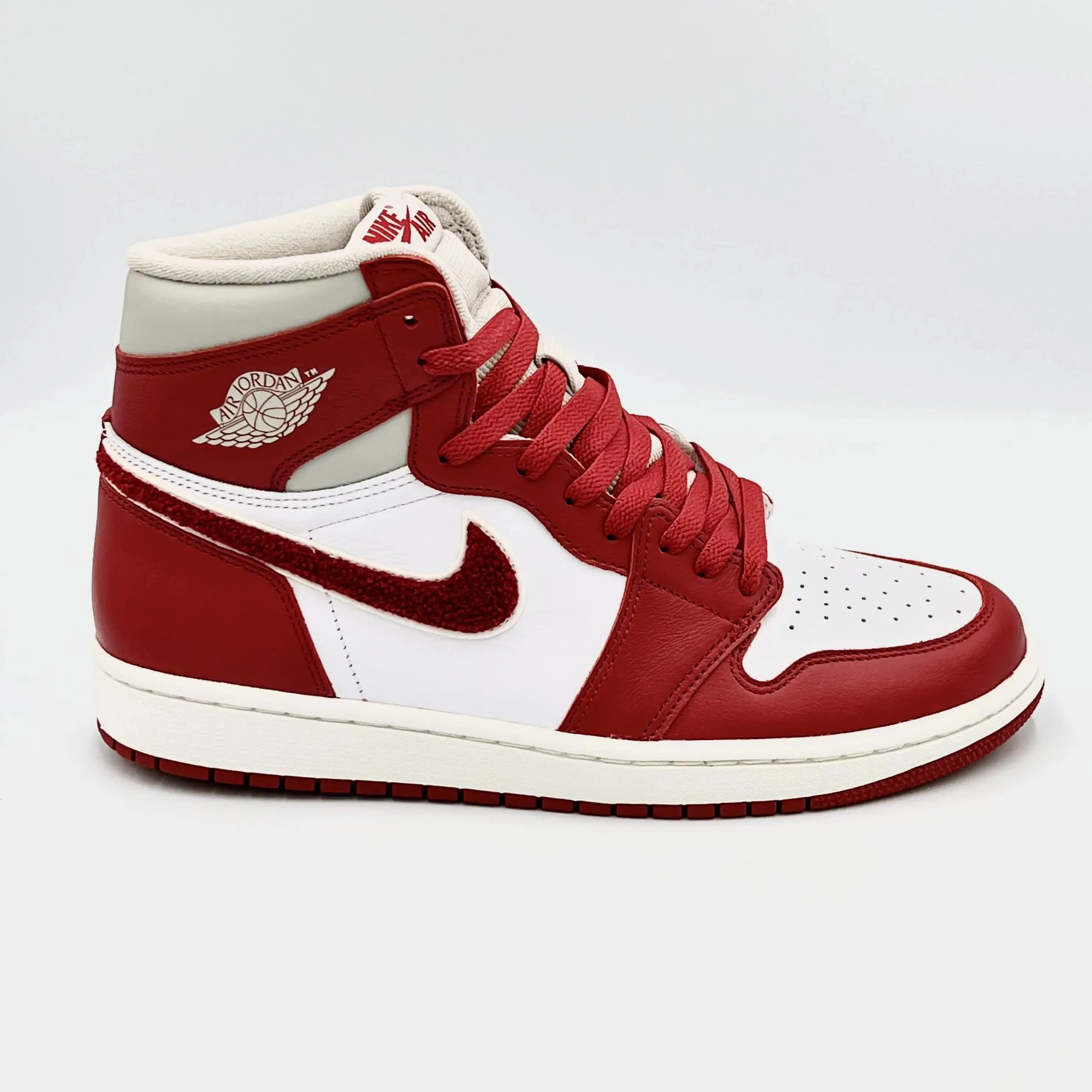 Jordan 1 Retro High OG Varsity Red (W)